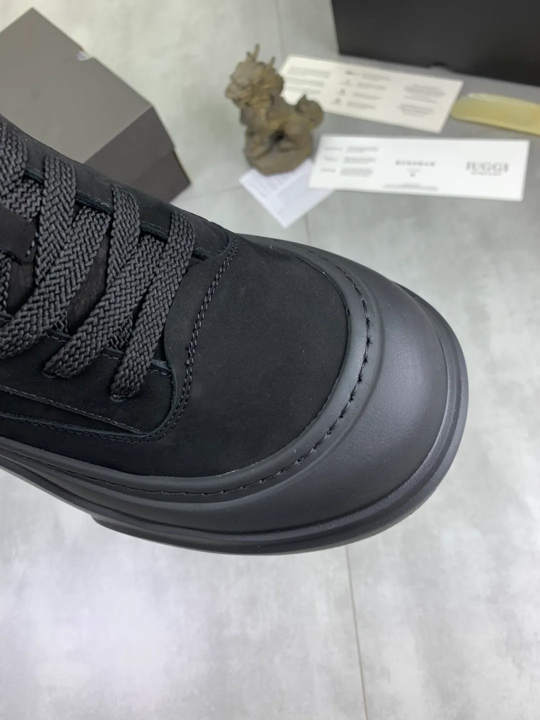 Men's shoes 💰P640 New arrival 🆕🆕🆕 IUGGI men's shoes New winter thick-soled height-increasing sneakers Men's retro genuine leather casual shoes Full cowhide Wool lining Velvet warm Martin boots Thick-soled heightening lace-up casual and comfortable short boots Accent style ~ low-cut shoes Men's toe-layer cowhide high-end Martin boots Thick-soled heightening large-toe sneakers Size number: 39-44 Two colors